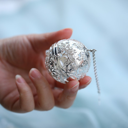 Imperial concubine grape flower and bird pattern silver ancient style hollow sachet ball portable incense wearable car pendant incense pill aromatherapy burner