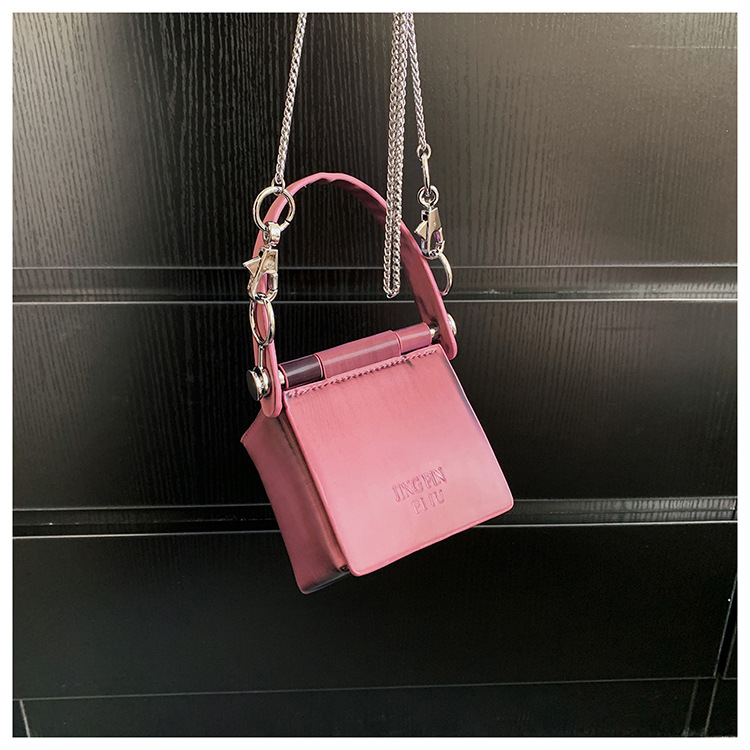 Bolso de hombro de mano con correa de cadena y diseño de azúcar pequeño de color gradual, de moda, 2023_voghion.com