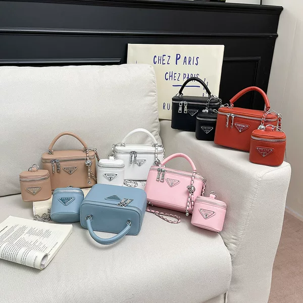 Spring and Summer New Style Letter Box Bag for Women, Makeup Handbag, Niche Commuter High-End Versatile Mini Crossbody Children's Bag