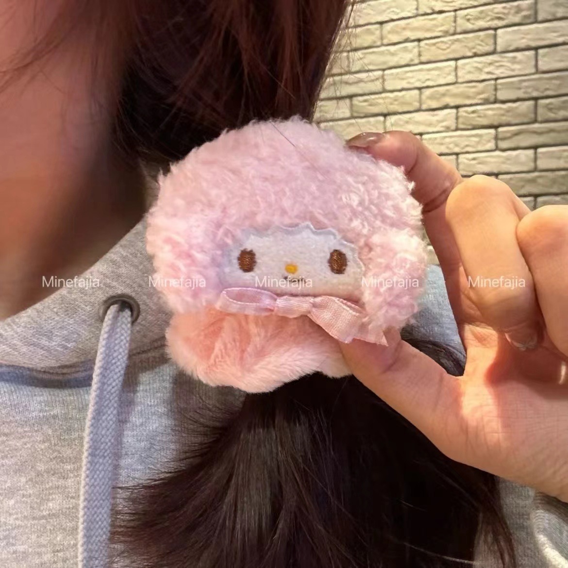 폭발적인 양 머리끈