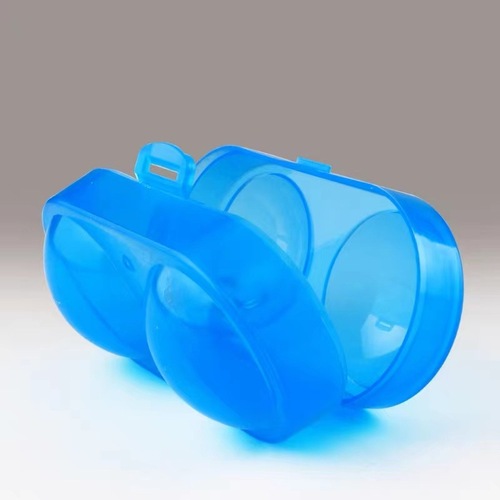 The hard plastic table tennis ball box can hold two table tennis balls, and the table tennis balls can be hung and decorated with portable hooks and accessories.