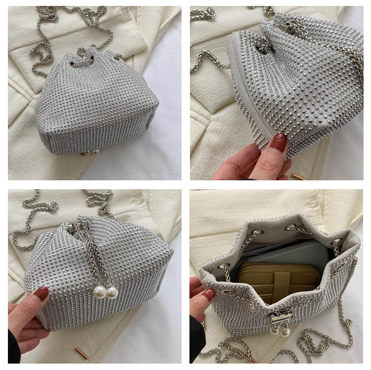 Dames tas met koordsluiting en strass steentjes met ketting_voghion.com
