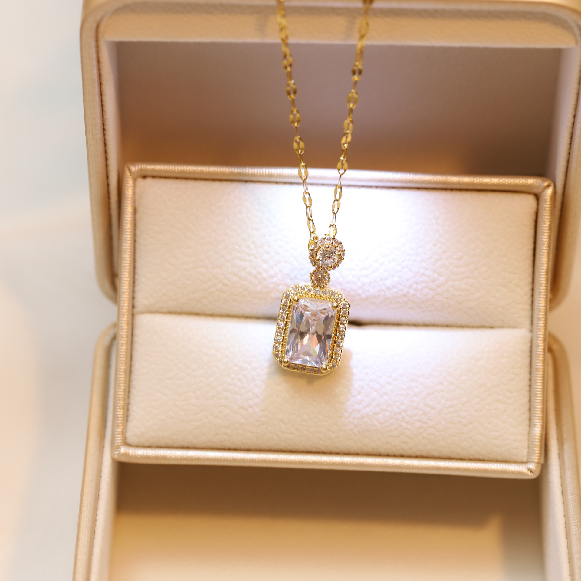 Retro Geometric Titanium Steel Inlay Zircon Pendant Necklace 1 Piece