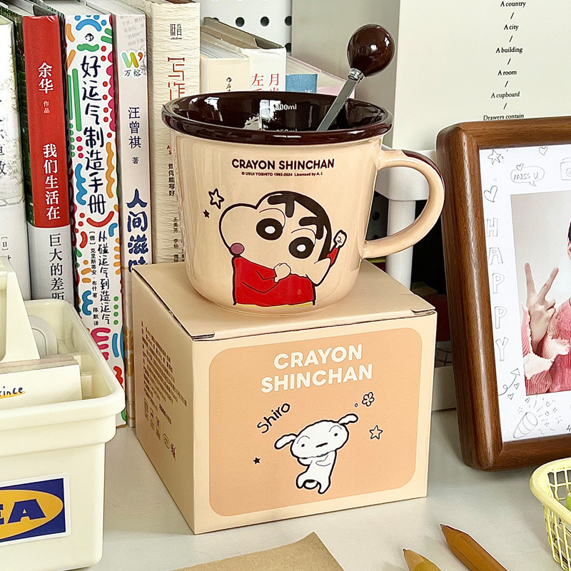 Crayon Shin-chan taza de leche de color macaron de cerámica genuina con taza de leche de desayuno de dibujos animados lindo de escala