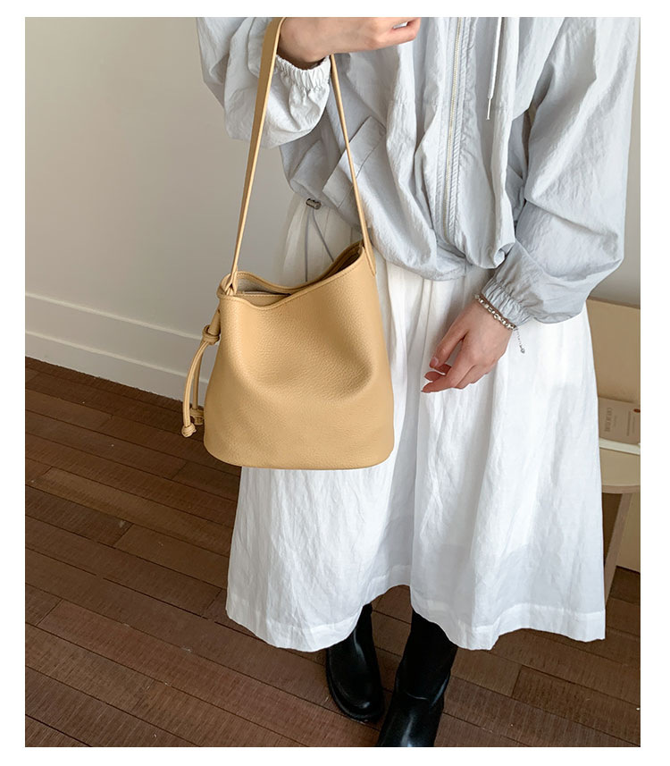 Fashionable and simple commuter small bag for women 2025 new summer versatile single-shoulder underarm bag, popular crossbody bucket bag undefined
