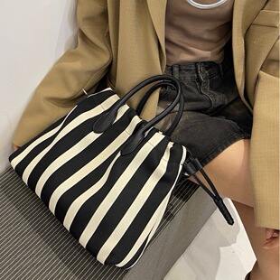 ���������l�y��ײɫ���KˮͰ�����������ذ�ُ����μ��б����