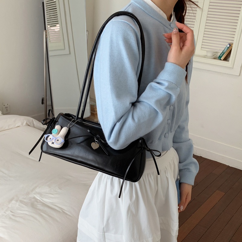 Bolsas de brazo coreanas de moda extranjera 2026 verano simple diaria dulce arco de hombro bolsas de moda