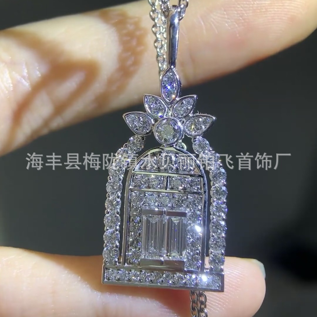 高級ジュエリー純銀製幸福の扉ネックレス、女性用鳥かご型ダイヤモンド装飾四つ葉のクローバー鎖骨チェーンをライブ配信で提供