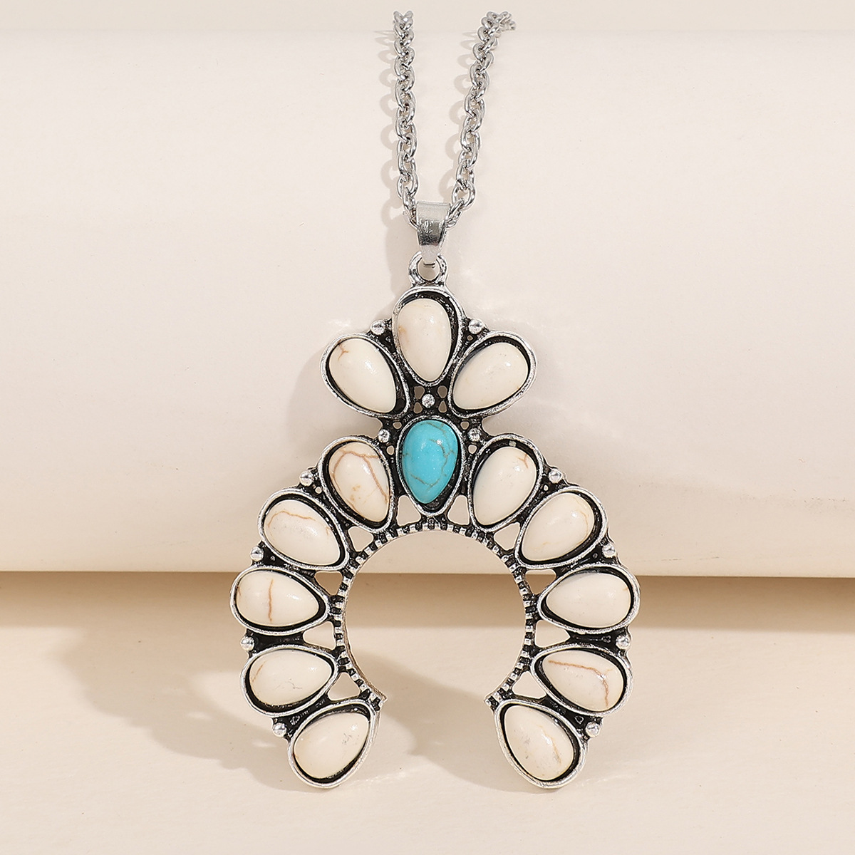 Retro Semicircle Water Droplets Alloy Inlay Turquoise Women's Pendant Necklace display picture 1