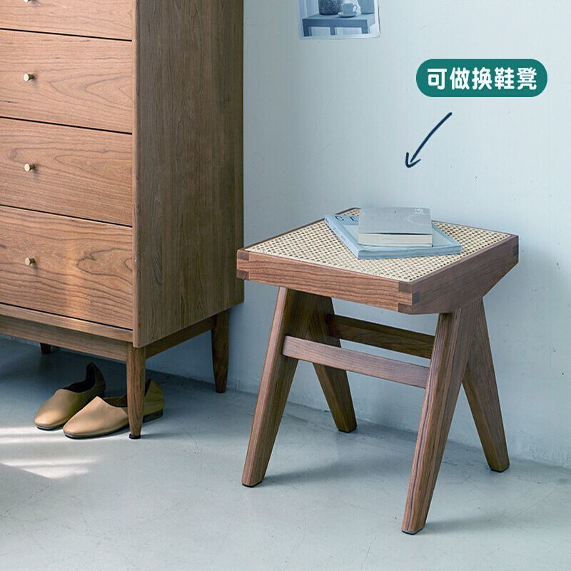 中古の藤編みの長い腰掛けのベッドの尾の腰掛けの試着室の実木の小戸型の藤編みの椅子の民宿の日本式の靴の腰掛け|undefined