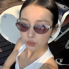 ヨーロッパとアメリカのメタリックピンクのハイエンドメッシュキャットアイサングラス女性用トレンディなY2Kミレニアムホットガールスタイルストリートスタイルサングラストレンディ