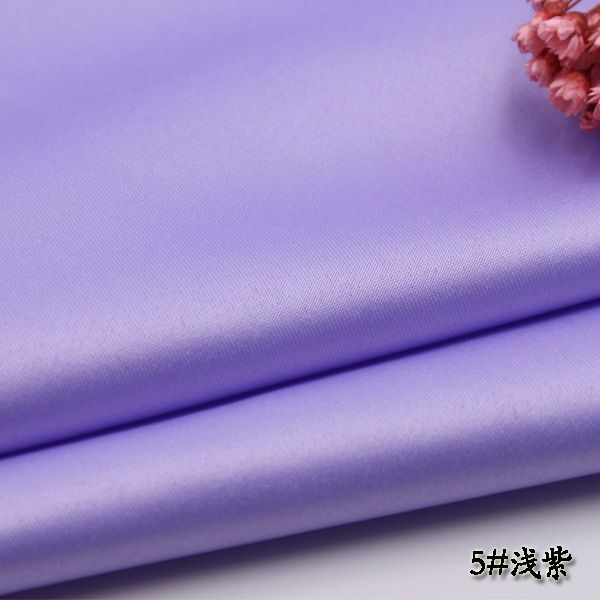 厚手のつや消しサテン生地の高級服のウェディングドレス|undefined