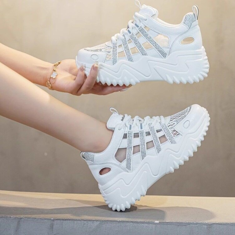 Zapatos blancos para mujeres 2026 nuevas sandalias deportivas casuales de alto nivel transpirables, zapatos de moda huecos para mujeres
