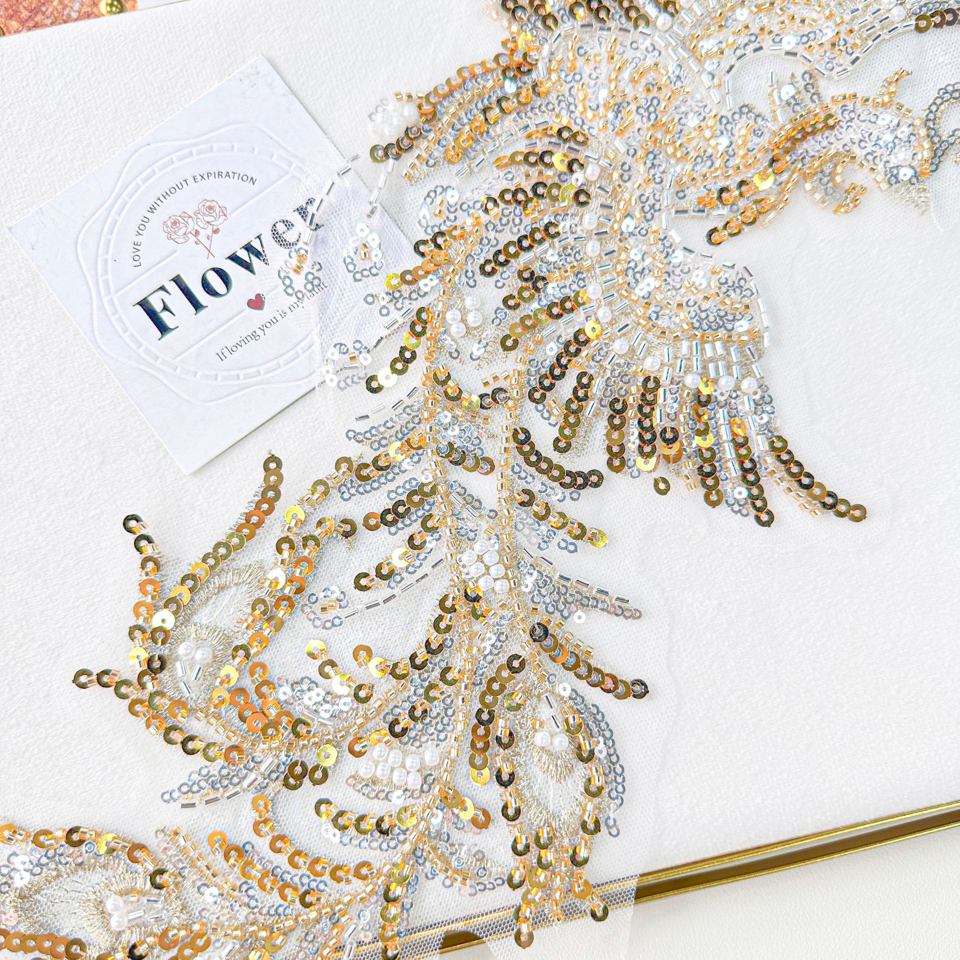 Mesh clavos dorados sequinilla decoración decal ropa vestido bolsa vestido vestido decoración tela accesorios en stock image 3