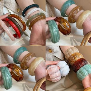 Retro iridescent rectangular bracelet, light luxury, high-end bracelet, simple, fashionable, niche design, versatile hand accessories for women