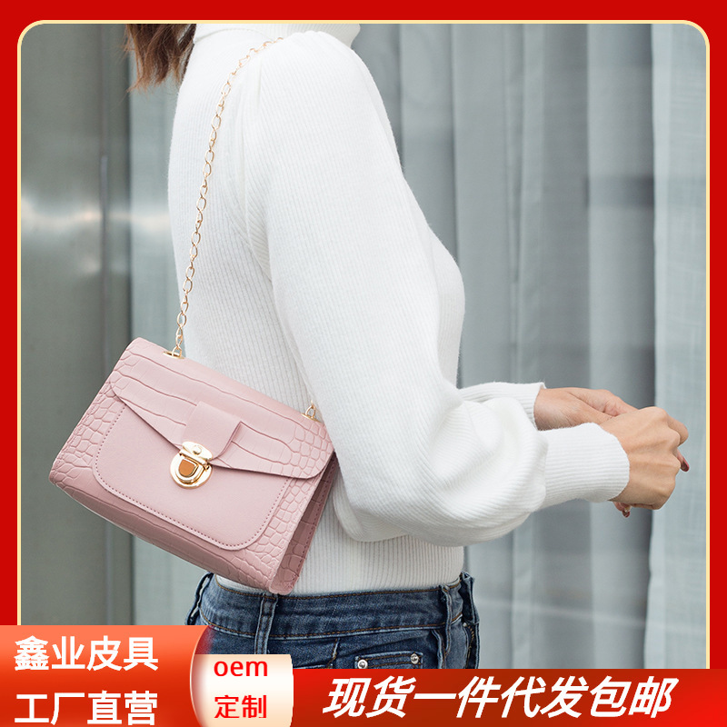 2022 nuevo bolso de mujer simple de moda bolso de hombro bolso de cadena fuente de fábrica de cabello recto image 1