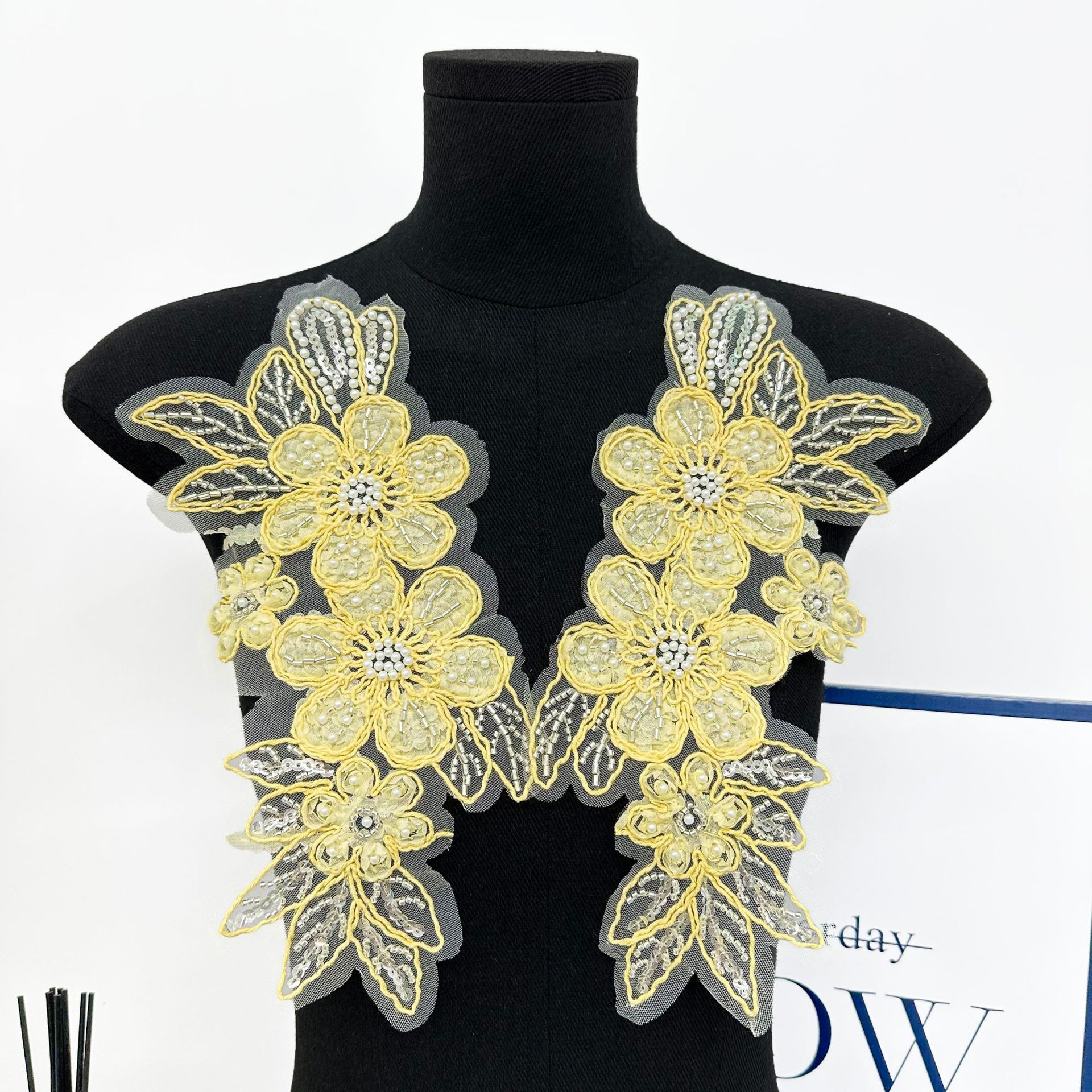 Flor de perlas bordadas vestido de boda decoración decalca de perlas tridimensionales accesorios hechos a mano al por mayor