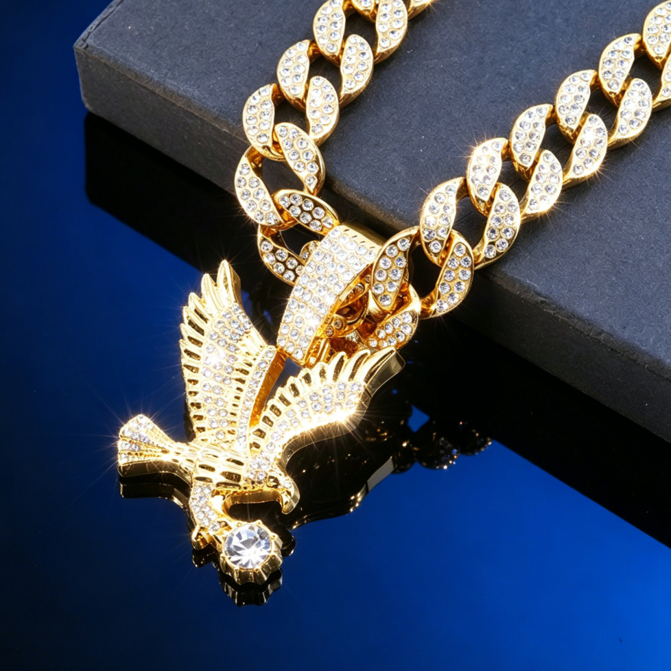 Collar de hombre de hip-hop con colgante de águila de diamantes completos, personalizado, popular transfronterizo europeo y americano, joyería de moda con colgante de animal, fabricante de origen.
