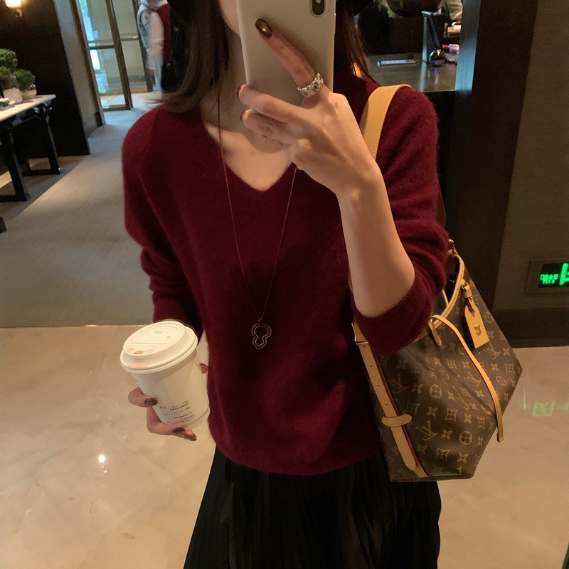 Ultra-Fine 100 Wool Brushed Craft V Neck Seamless One-Piece Knitwear 25 Autumn and Winter Versatile Knitwear G110421