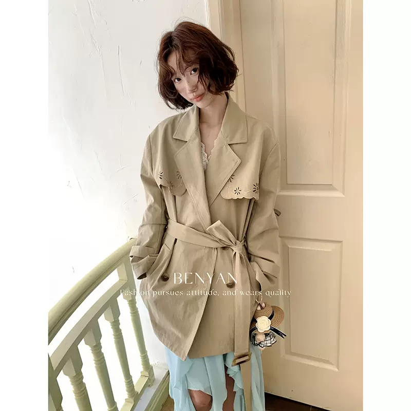 BENYAN本言 法式休闲披肩式镂空刺绣绑带收腰设计风衣外套女82266