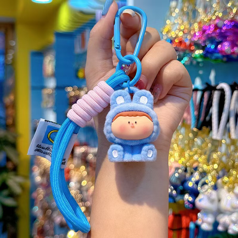 Caricatura floc amarelis llavero de automóvil pareja colgante bolsos creativos colgar garra máquina regalos al por mayor