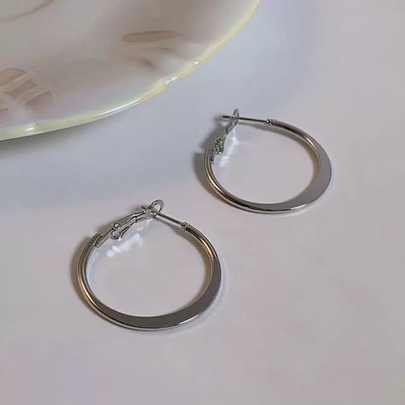 金属圆圈耳环个性压扁圆形夸张耳圈女简约时尚气质冷淡风钛钢耳饰