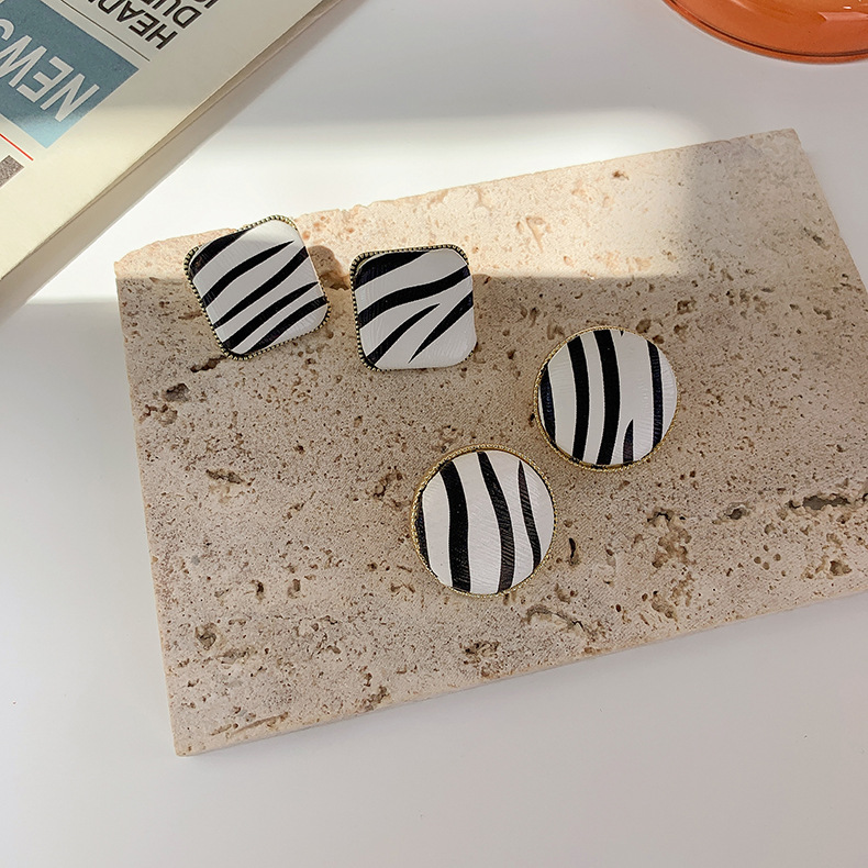 Black White Zebra Pattern Round Square Stud Earrings Wholesale Nihaojewelry display picture 3