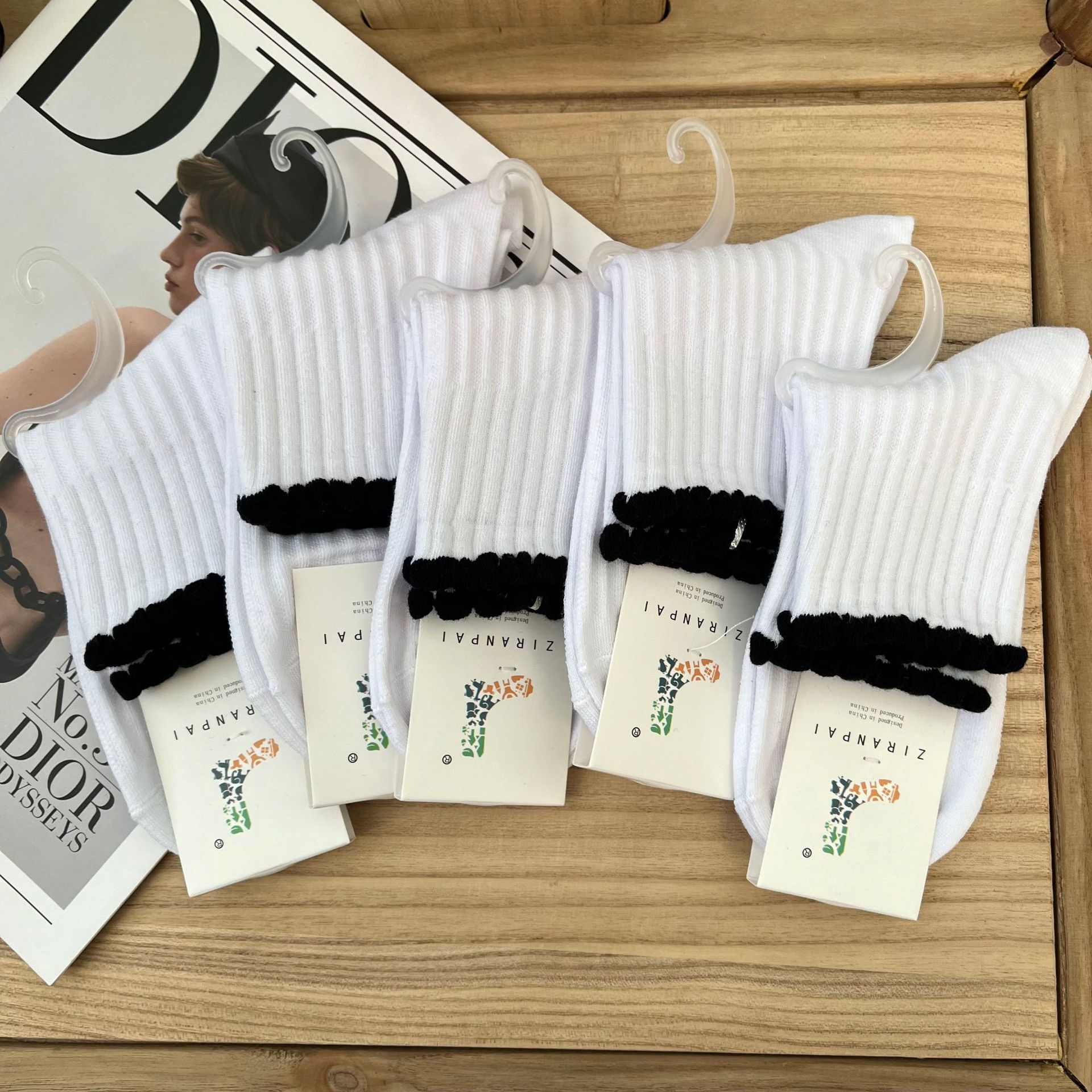 G033 흰색 양말 검정색 버블 입