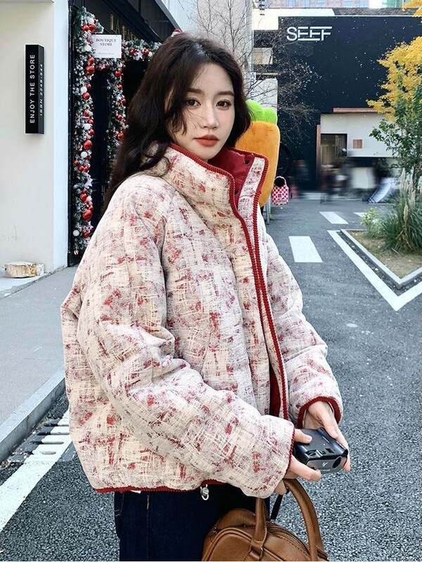 Red Chanel-style down jacket for women, winter high-end, youthful, stylish, beautiful, white duck down short coat, popular hot item Red Chanel-style down jacket for women, winter high-end, youthful, stylish, beautiful, white duck down short coat, popular hot item