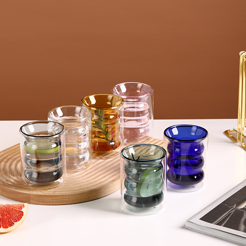 Taza de agua de vidrio de borosilicato transparente de doble capa de jugo de leche en espiral de vidrio de doble capa de color creativo para el hogar