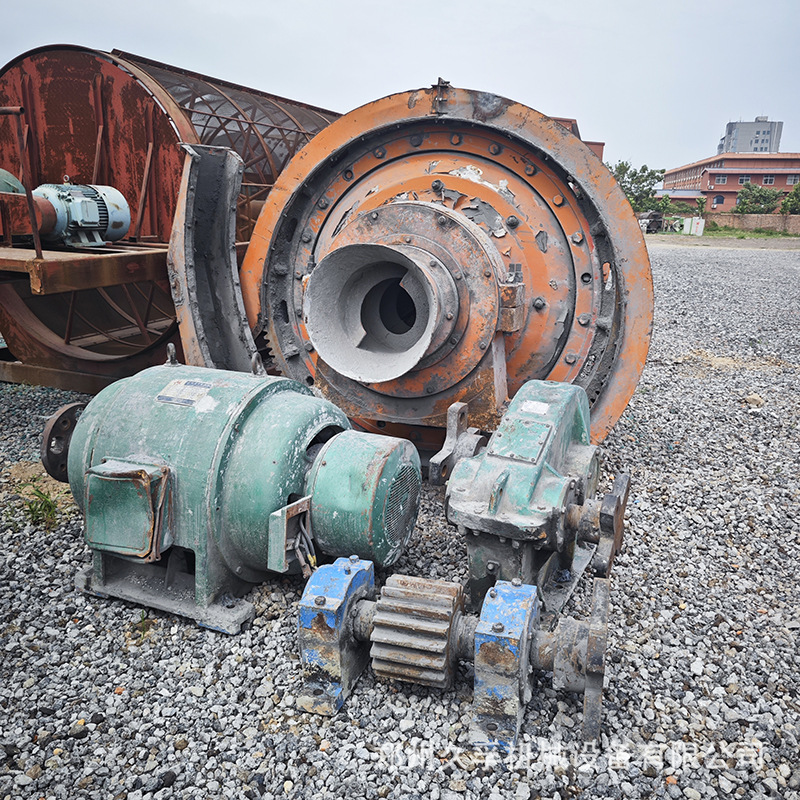 供应二手小型球磨机 1557型磨粉机械设备 矿石磨碎用球磨磨粉设备