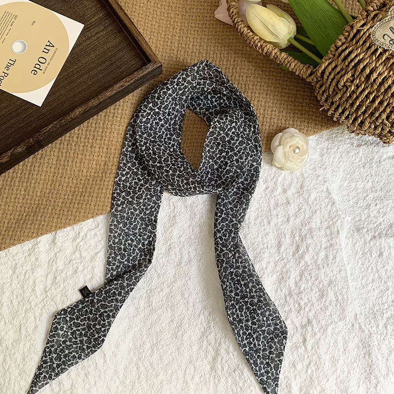 Bufanda de seda, bufanda pequeña de moda de alta gama, flor de todo fósforo, clip tridimensional, decoración de flores, serpentín, diadema