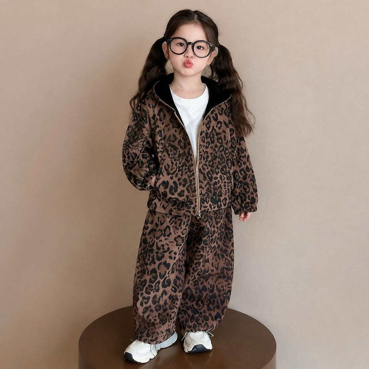 Girls' pink leopard print hooded sweatshirt set, autumn and winter fleece-lined warm two-piece outfit, trendy outerwear for children