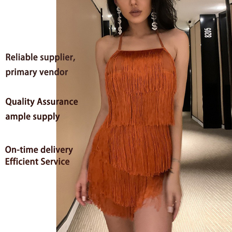 Vestido de verano 2026 de moda europea y americana para mujer, con cuello halter, borlas, diseño sexy y estilo de una pieza sin espalda.