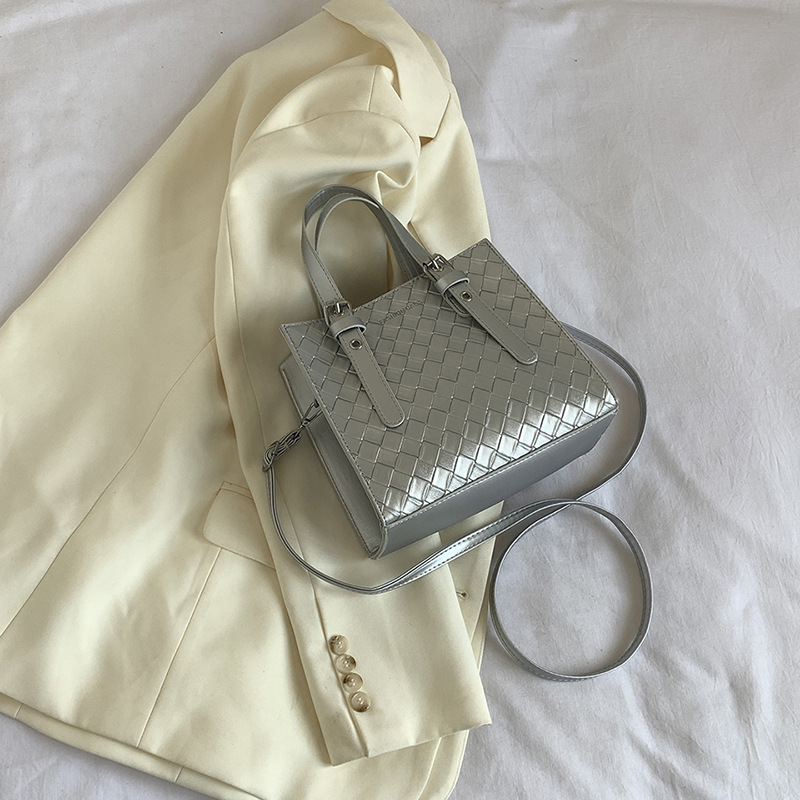 Gran capacidad trenzada de hombro mochila de verano 2024 nueva textura de diamante de alta calidad para trabajar bolsas de viaje