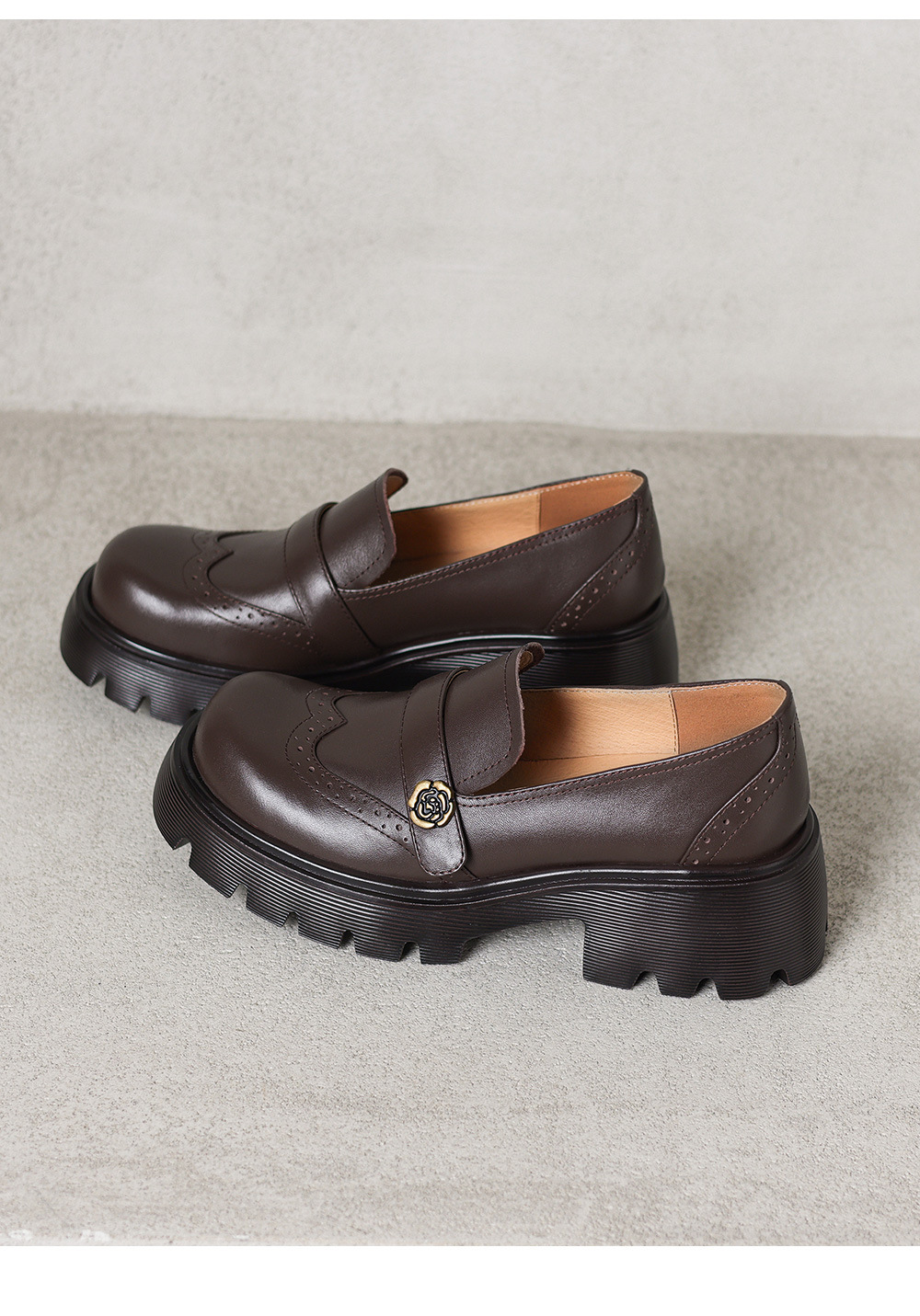 Giày loafer nữ đế xuồng phong cách Anh cổ điển, mũi tròn, gót cao nhỏ, họa tiết hoa sơn trà — màu nâu chi tiết 23