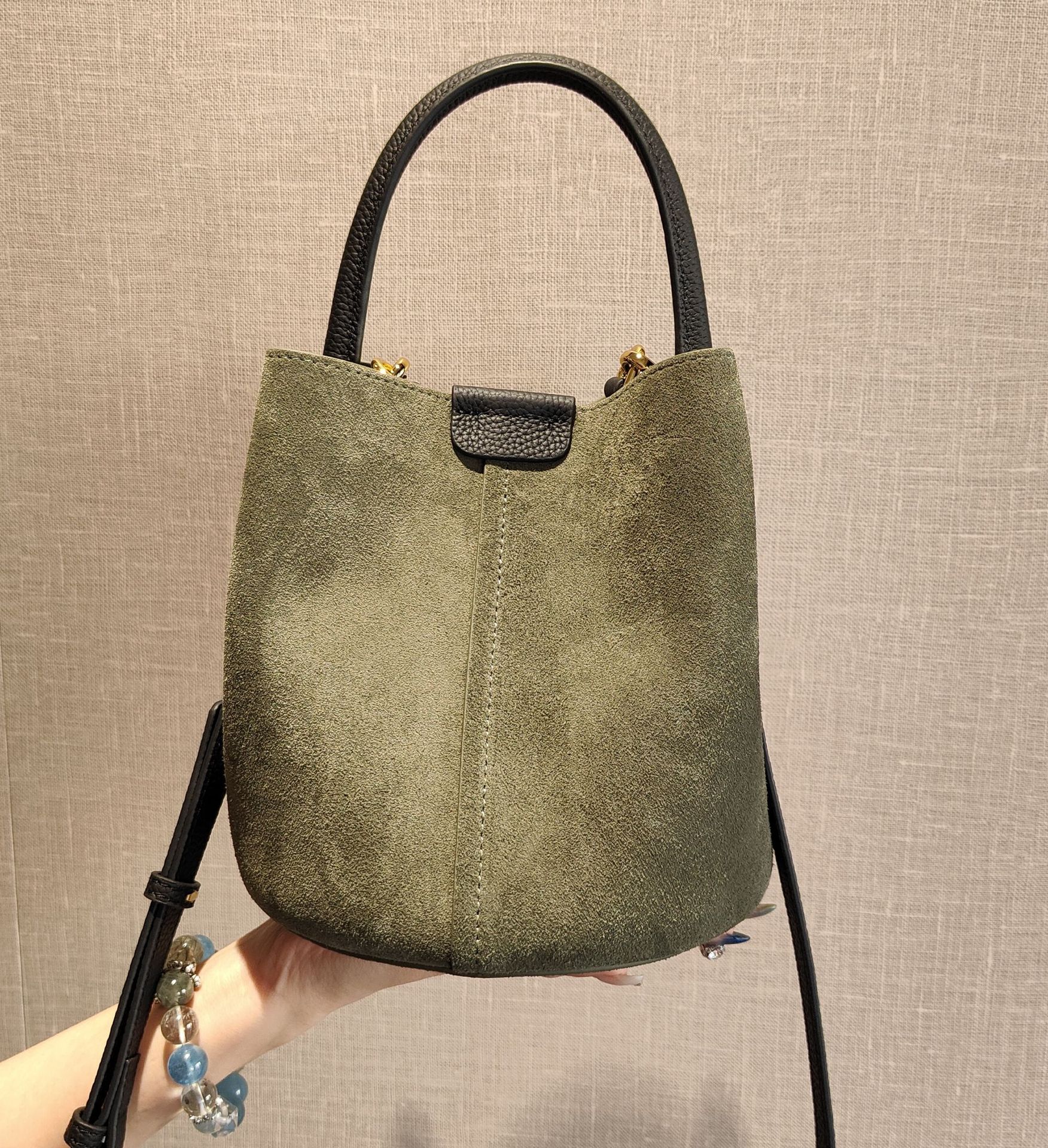 レディースバッグ 2025 新しいレディースバッグクロスボディバッグハイエンド本革ハンドバッグバケットバッグ第一層牛革ソフト