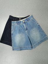 Women's lightweight washed denim Bermuda shorts detail 6