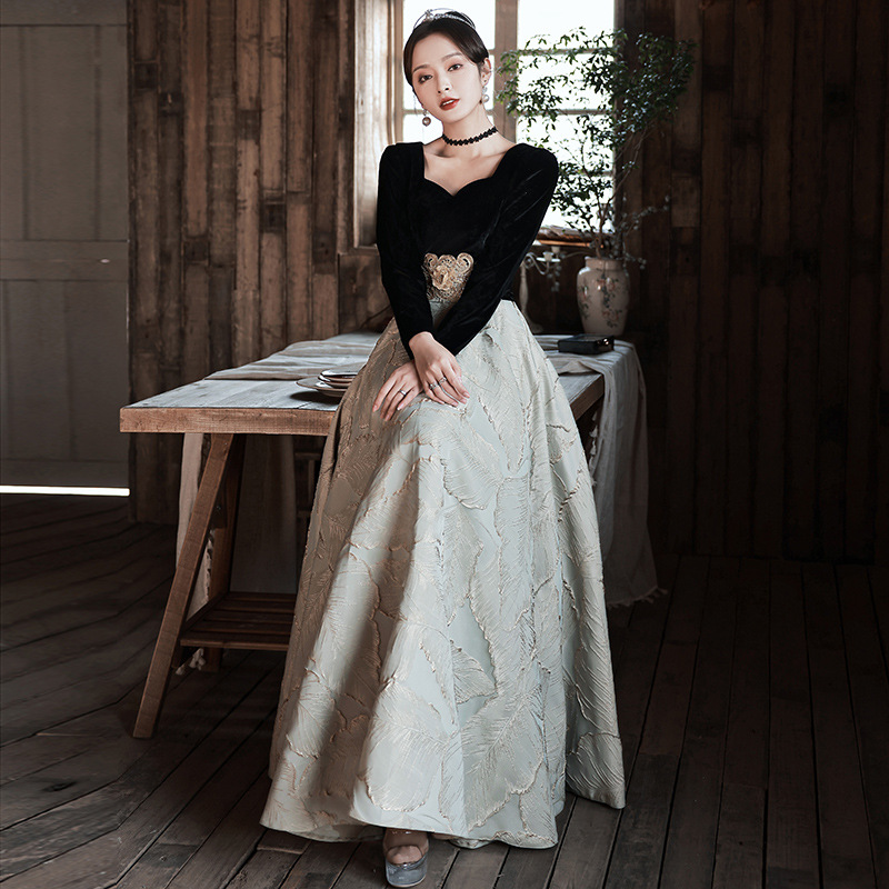 Vestido de noche para banquete, estilo francés Hepburn, novedad de verano 2026, vestido de terciopelo negro de manga larga para anfitriona o celebridad image 4