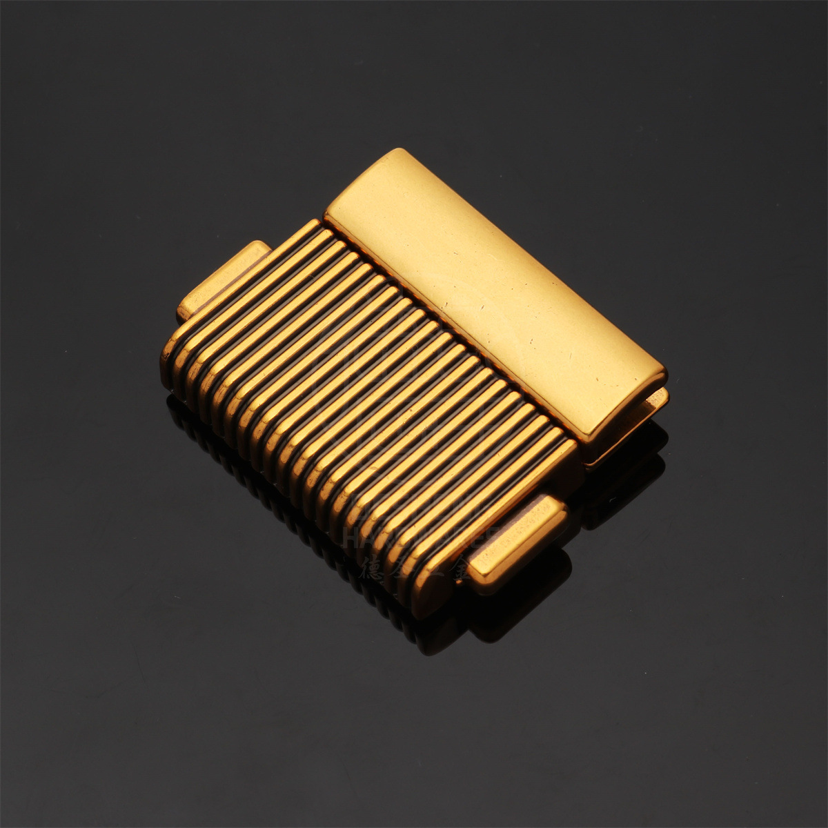 블랙 골드 버클 스타일