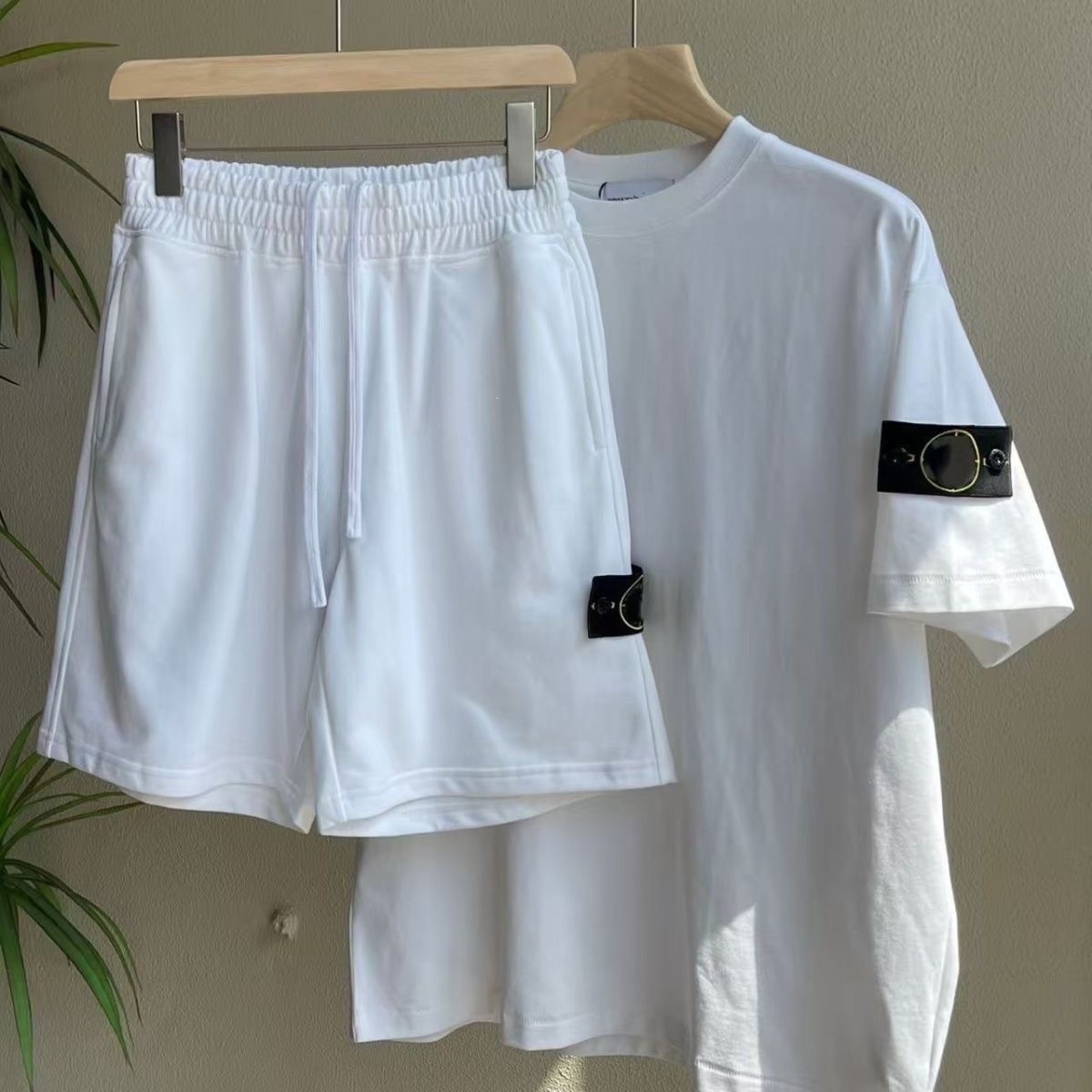 Stone short suit white