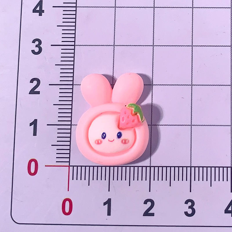 Ventas calientes de dibujos animados de fresa piezas de resina diy crema pegamento caja de teléfono móvil accesorios para el cabello clip de cabello botones de zapatos materiales hechos a mano