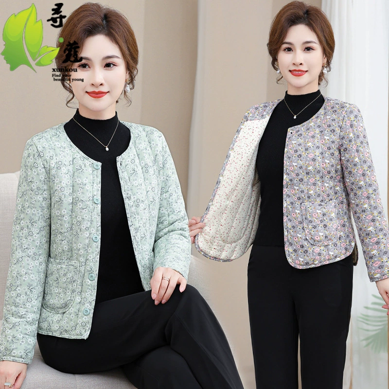 Зимняя теплая одежда для мам 2024 года с модным цветочным принтом, новая зимняя одежда для женщин среднего и пожилого возраста, короткие модели для женщин