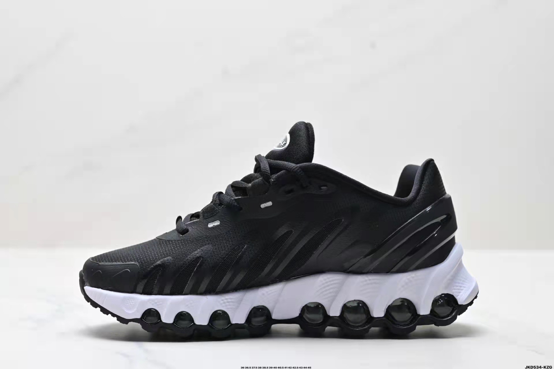 흰색 바탕에 검정색 36-45