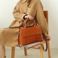 新款油蜡牛皮单肩女包 真皮时尚通勤斜挎包包 压纹石头纹商务包