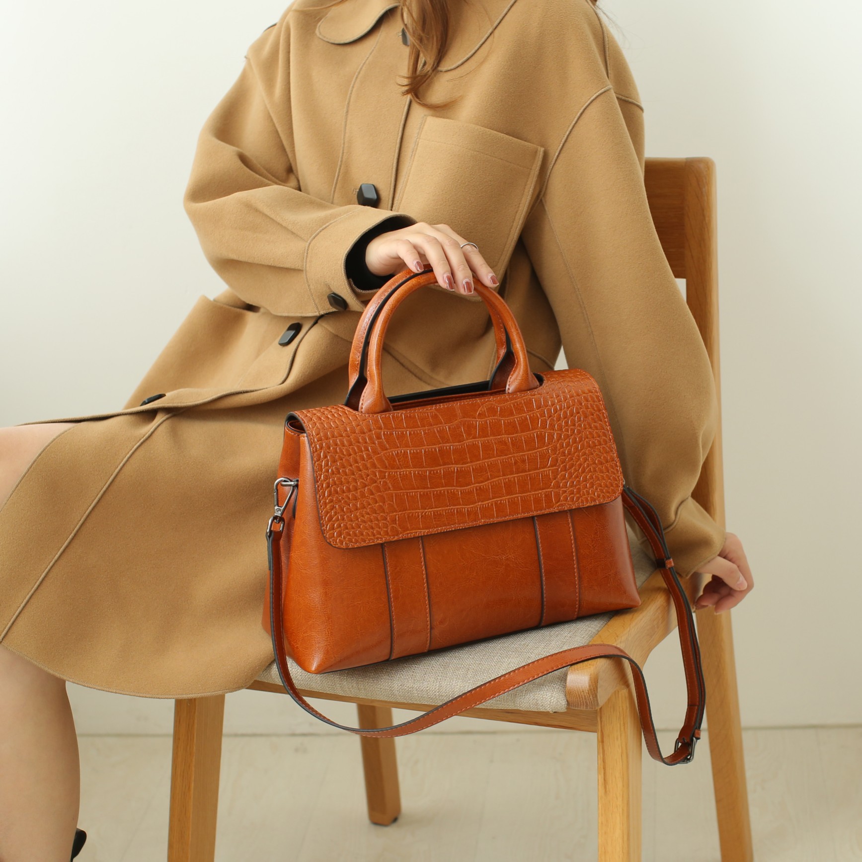 新款油蜡牛皮单肩女包 真皮时尚通勤斜挎包包 压纹石头纹商务包