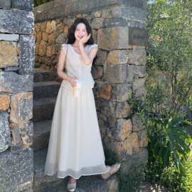 米白色新中式花边刺绣套装裙2026新款女春夏流行漂亮名媛两件套裙