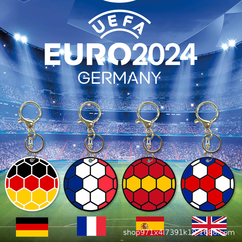 Amazon venta caliente de fútbol deportivo llavero colgante material de silicona bolsas de fútbol de dibujos animados decoración llave de regalo image 1