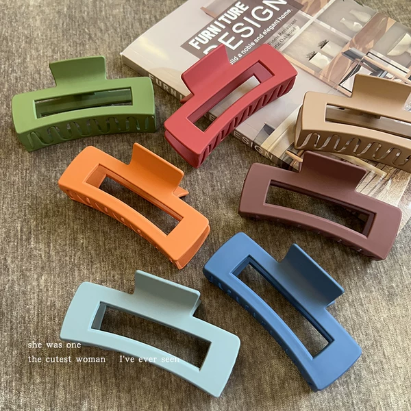 Large Matte Hair Claw Clip for the Back of the Head, Korean Style, Simple and Elegant Hairpin, Shark Clip, Hair Accessory for Bangs