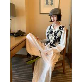Mona张 夜阑花朵马甲/亚麻天丝混纺新中式通勤短外套女绮贤